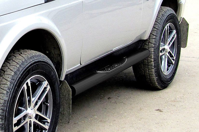 Пороги Slitkoff d76 с проступями для ВАЗ 2121 4х4 Urban 3дв. 2014-2026 Черные. Артикул NivUR003B