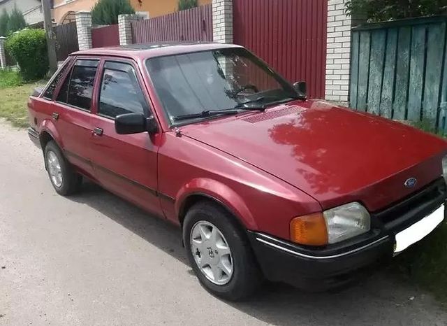 Дефлекторы Heko для окон Ford Escort cедан 1986-1990. Артикул 15255