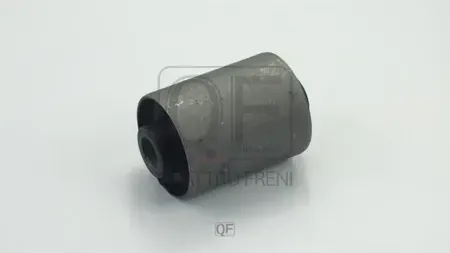 Сайлентблок переднего нижнего рычага (Quattro Freni). Артикул qf30d00126
