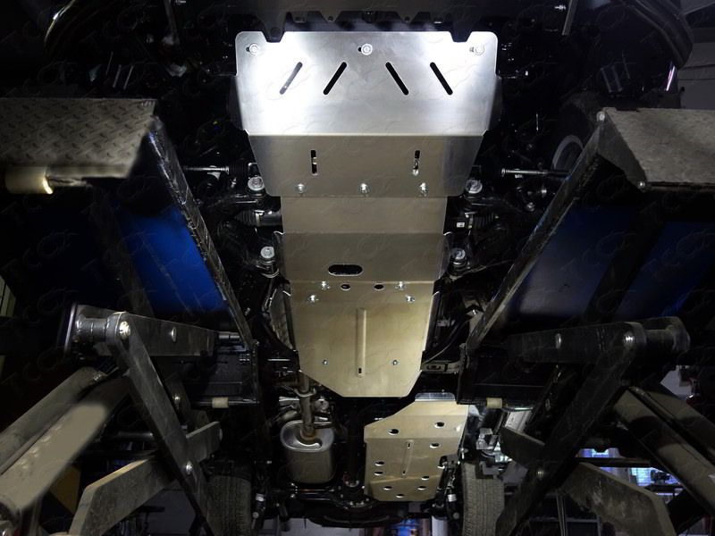 Защита алюминиевая ТСС (4 мм) для картера, переднего дифференциала, КПП, бака Lexus GX 460 2009-2023. Артикул ZKTCC00219K