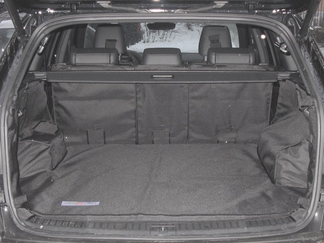 Защитный чехол AUTOSMSTUDIO "Maxi" в багажник автомобиля для Skoda Kodiaq 7 мест 2016-2026, серый. Артикул TP-SKD-KQ7-MAXI-GR