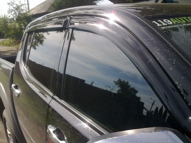 Дефлекторы V-Star для окон Mitsubishi L200 2006-2015. Артикул D22288