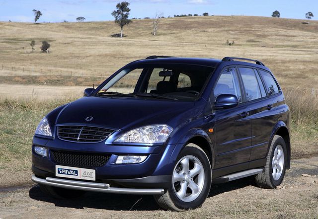Пороги алюминиевые Rival Silver для SsangYong Kyron I рестайлинг 2007-2015. Артикул F173AL.5301.1