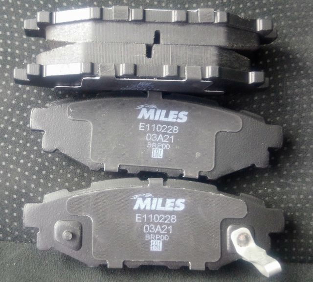 Тормозные колодки Miles (Semi-Metallic). Артикул E110228