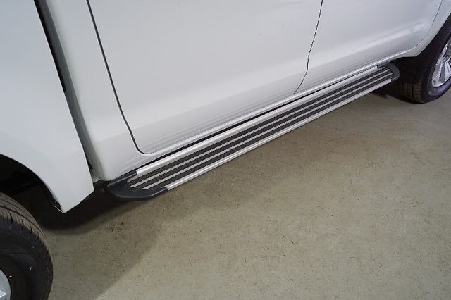 Пороги алюминиевые ТСС Slim Line Silver 1920 мм для JAC T8 Pro 2023-2026. Артикул JACT8P23-05S