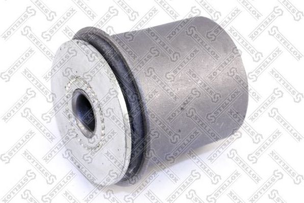 Сайлентблок переднего рычага подвески Stellox. Артикул 87-98136-SX