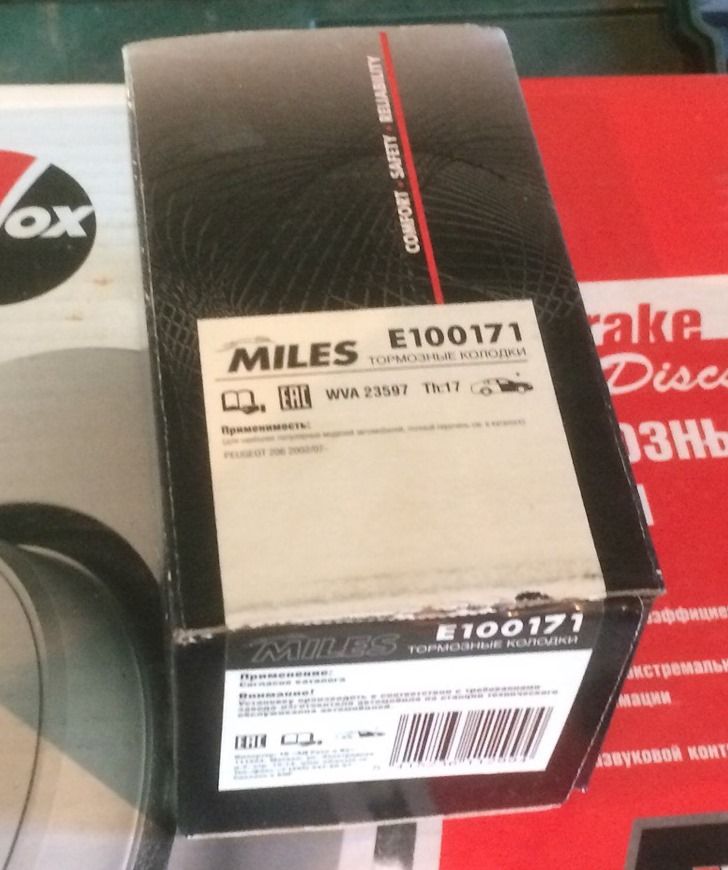 Тормозные колодки Miles (Semi-Metallic). Артикул E100171