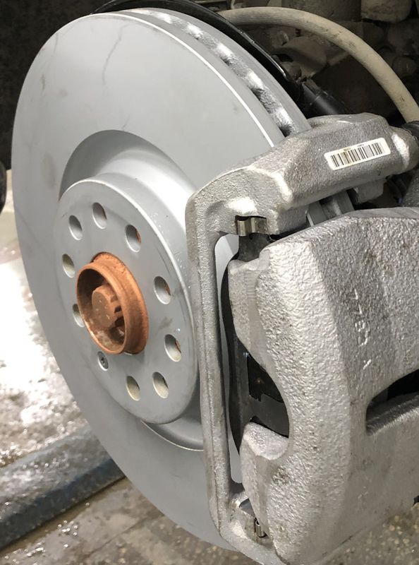 Тормозной диск Zimmermann Coat Z передний для Audi A3 III (8V) 2012-2026. Артикул 600.3243.20