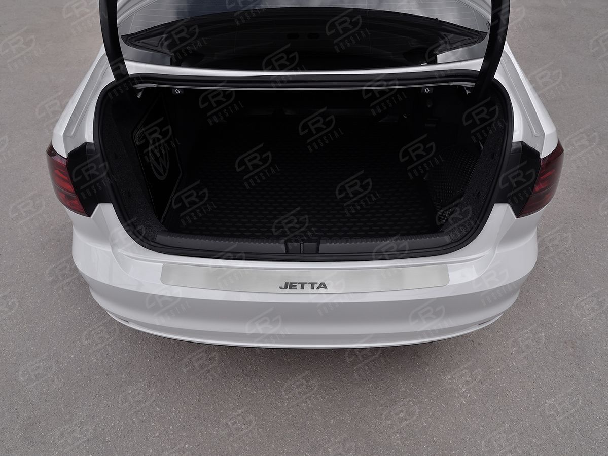 Накладка на задний бампер RusStal для Volkswagen Jetta VI 2014-2018 (лист нерж. шлифованный с надписью). Артикул VWJETN-003474