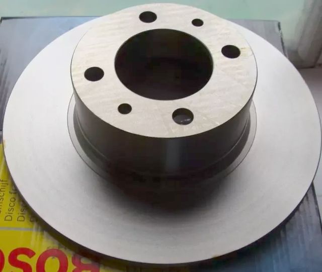 Тормозной диск Bosch передний для ВАЗ 2107 1986-2012. Артикул 0 986 479 988