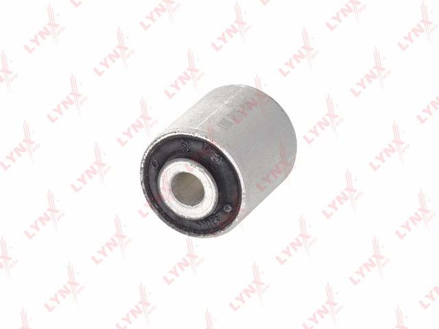 Сайлентблок переднего рычага подвески LYNXauto. Артикул C8025