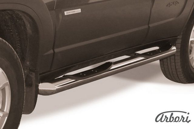 Защита Arbori штатных порогов d76 с проступями для Chevrolet Niva 2009-2020. Артикул AFZDACHN106