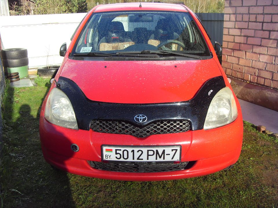 Дефлектор VT52 для капота Toyota Yaris P1 1999-2005. Артикул TYA26VT