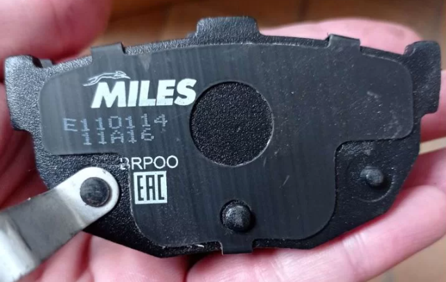 Тормозные колодки Miles (Semi-Metallic). Артикул E110114