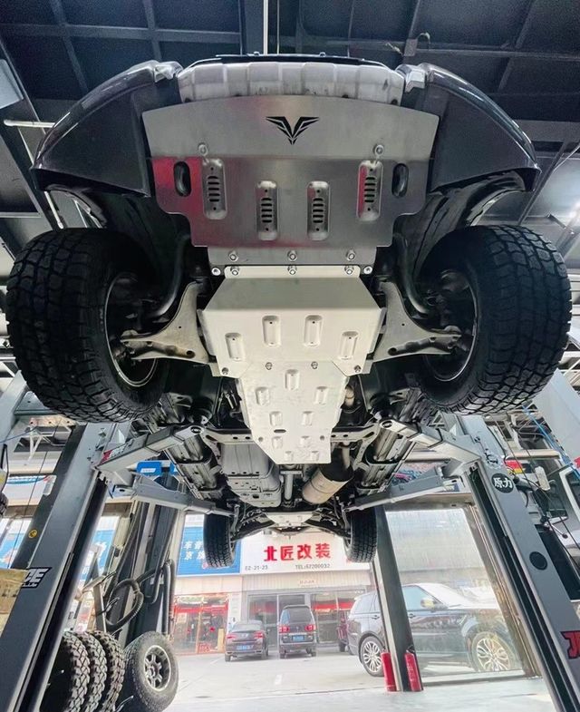 Защита алюминевая Falcon для радиатора, картера, РК, КПП Mitsubishi Pajero IV 2020-2024. Артикул 8119759783