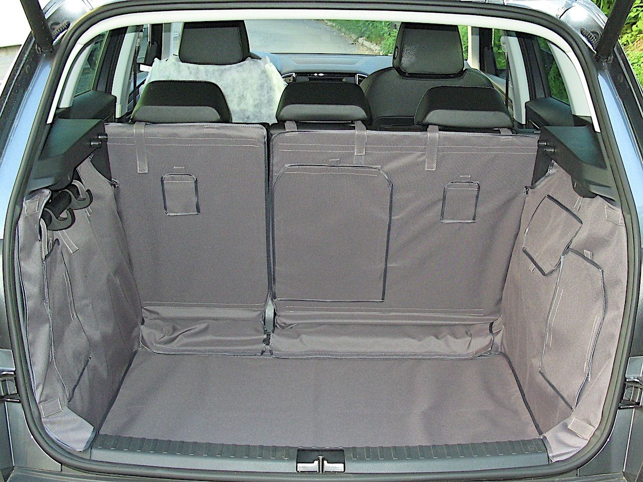 Защитный чехол AUTOSMSTUDIO "Maxi" в багажник автомобиля для Skoda Karoq 2017-2026, серый. Артикул TP-SKD-KR-MAXI-GR