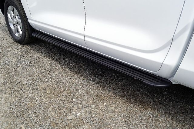 Пороги алюминиевые ТСС Slim Line Black 2020 мм для Great Wall Poer Kingkong 2023-2026. Артикул GRWALPOERKK23-17B