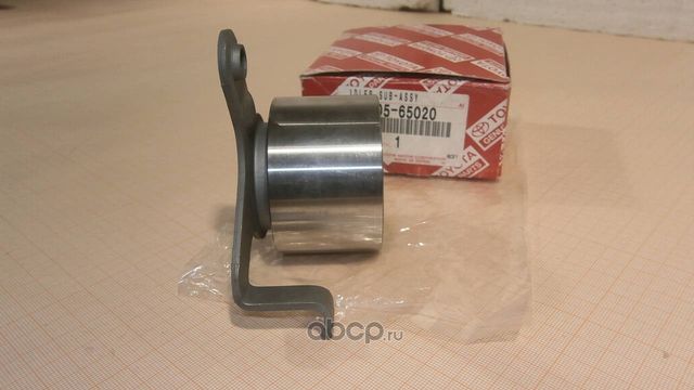 Натяжной ролик (натяжитель) ремня ГРМ Toyota. Артикул 1350565020