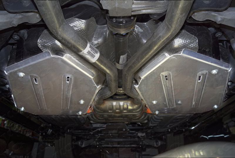 Защита алюминиевая ТСС (4 мм) для бака (2 шт.) Jeep Grand Cherokee 2013-2022, 2017-2021. Артикул ZKTCC00355