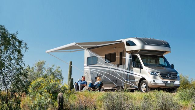 Маркиза автомобильная РИФ 2,0х1,5 м кассетная, привод механический, ручной корпус белый. Артикул RIF5510-2015W