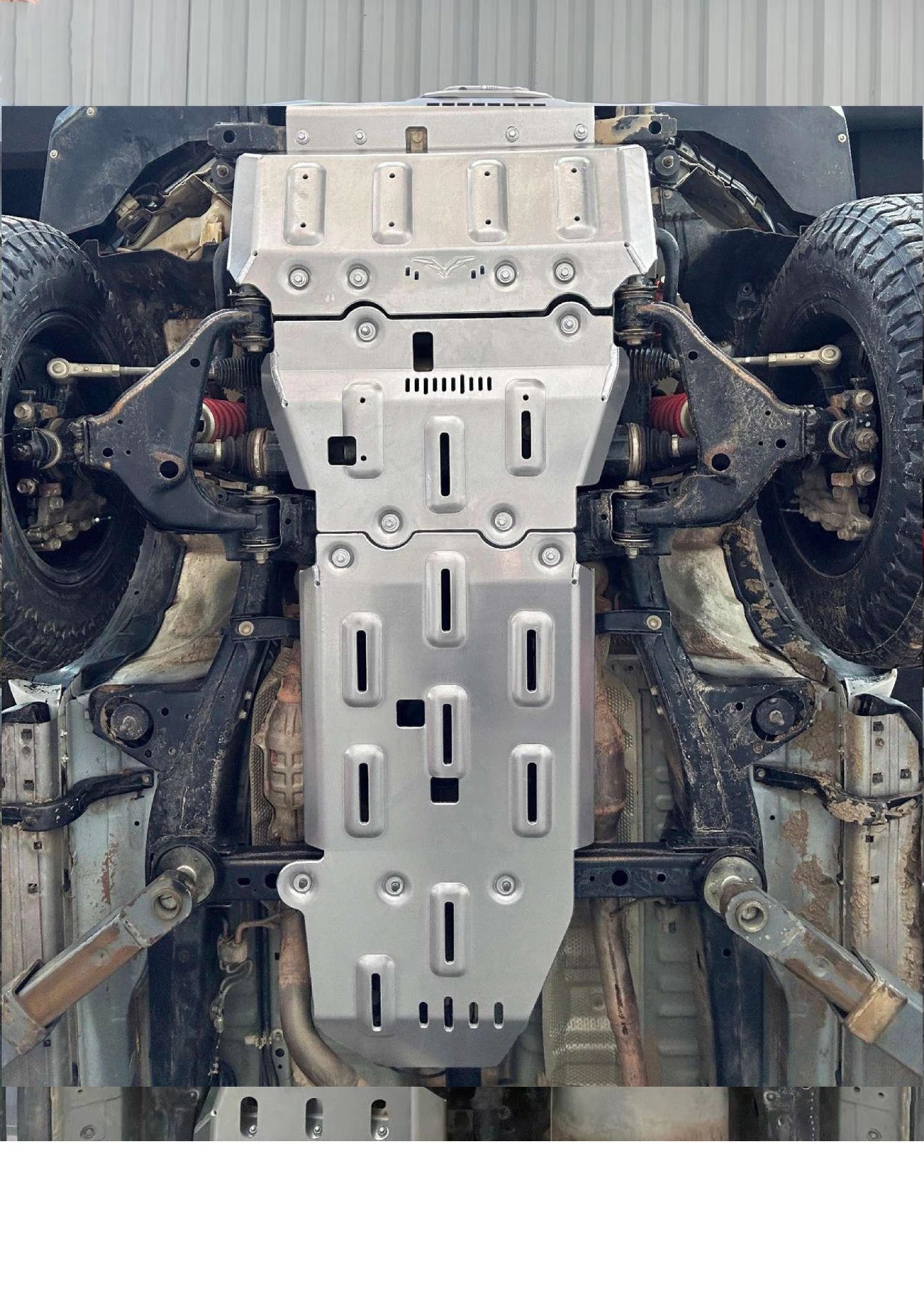 Защита алюминевая Falcon для радиатора, картера, РК, КПП Toyota Hilux VIII 2015-2024. Артикул 8119385784