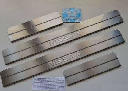 Накладки Ладья на внутренние пороги (штамп) ступенчатые для Nissan Qashqai 2007-2009. Артикул 014.18.171ст