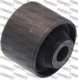 Сайлентблок заднего рычага подвески Febest правый для Nissan Cefiro A33 2000-2003. Артикул NAB-117