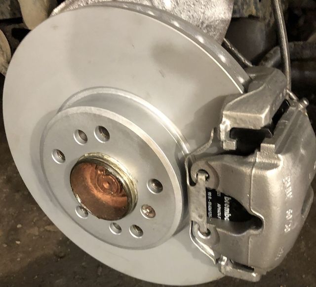 Тормозной диск Zimmermann Coat Z передний для BMW X5 I (E53) 2000-2000. Артикул 150.1297.20