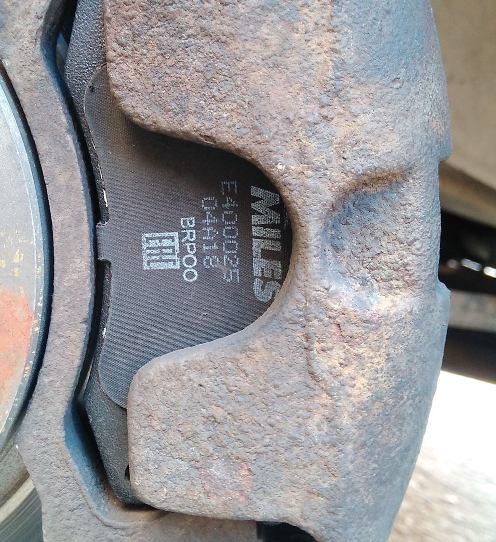 Тормозные колодки Miles (Low-Metallic). Артикул E400025