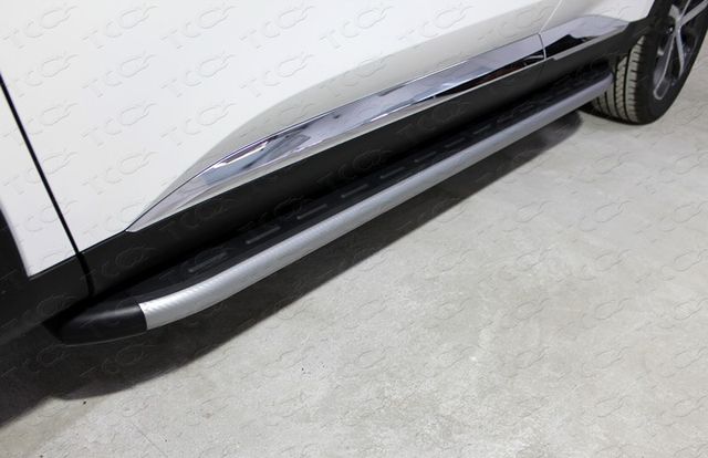 Пороги алюминиевые ТСС с пластиковой накладкой 1720 мм для Haval F7 (1,5 л, 4WD) 2019-2022 Карбон серебро. Артикул HAVF719-34SL