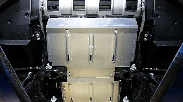 Защита алюминиевая ТСС (4 мм) для радиатора Toyota Land Cruiser Prado 250 2023-2026. Артикул ZKTCC00707