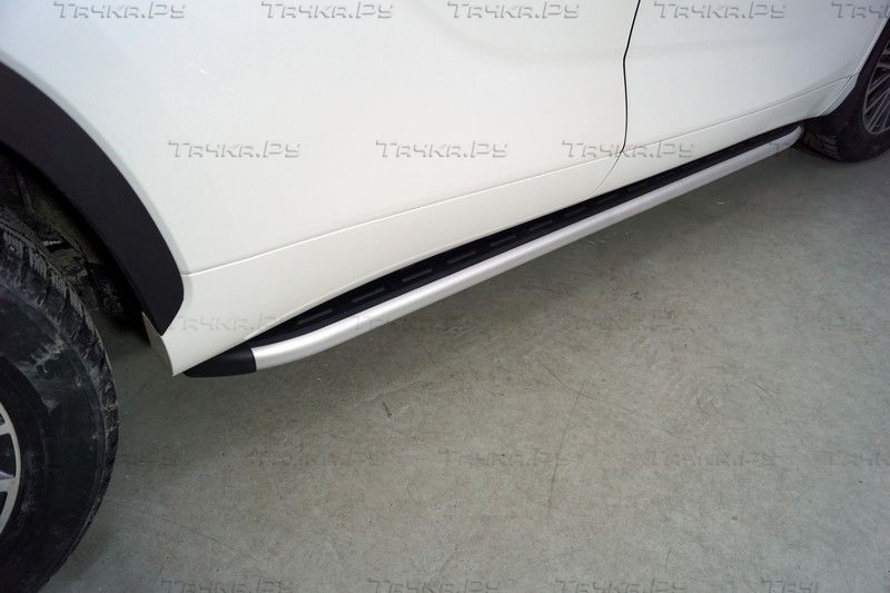 Пороги алюминиевые ТСС с пластиковой накладкой 1820 мм для Toyota Highlander IV 2020-2026. Артикул TOYHIGHL20-21AL