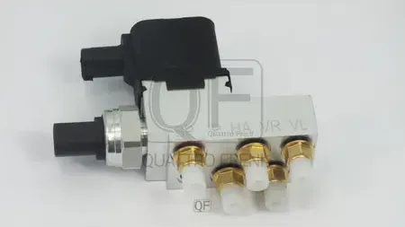 БЛОК КЛАПАНОВ ПНЕВМОПОДВЕСКИ (Quattro Freni). Артикул QF28D00021