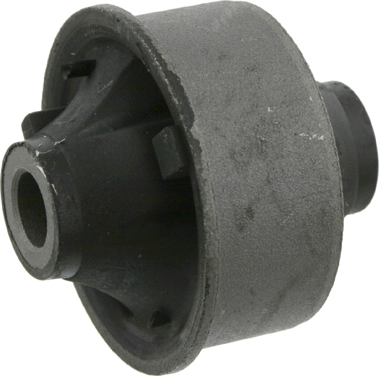 Сайлентблок переднего рычага подвески SWAG (резина/металл). Артикул 81 92 3282