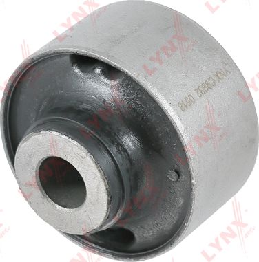 Сайлентблок переднего рычага подвески LYNXauto. Артикул C9932