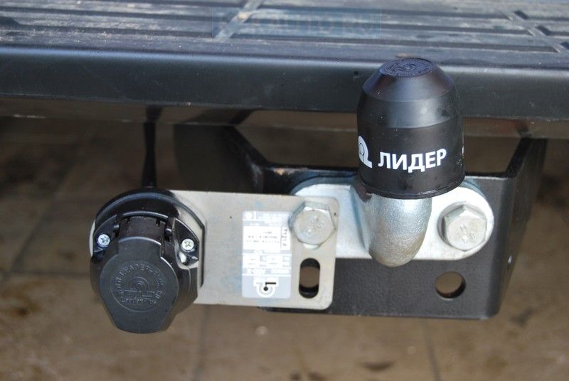 Фаркоп Лидер-Плюс для Toyota Hilux VIII 2015-2026. Фланцевое крепление. Артикул T121-F