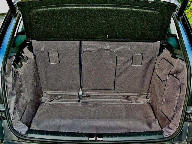 Защитный чехол AUTOSMSTUDIO "Maxi" в багажник автомобиля для Volkswagen Taos 02.2021-2026, черный. Артикул TP-SKD-KR-MAXI-BL