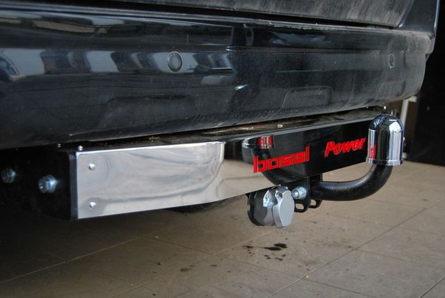 Тюнинговый фаркоп Bosal с металлической накладкой для Lexus GX 460 2014-2026. Фланцевое крепление. Артикул 3096-ABP