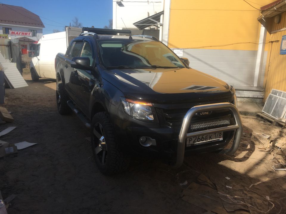 Дефлектор SIM для капота Ford Ranger IV пикап 2012-2026. Артикул SFORAN1212