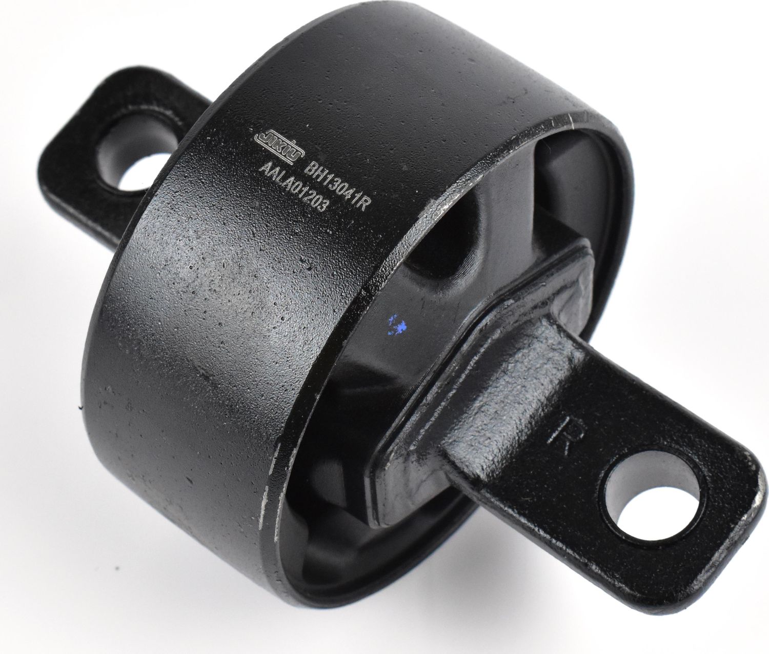 Сайлентблок рычага KIA SORENTO 12- прав. (Jikiu). Артикул BH13041R