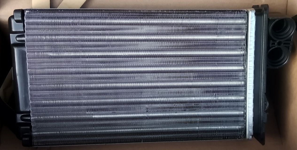 Радиатор отопителя (печки) AVA. Артикул PE6100