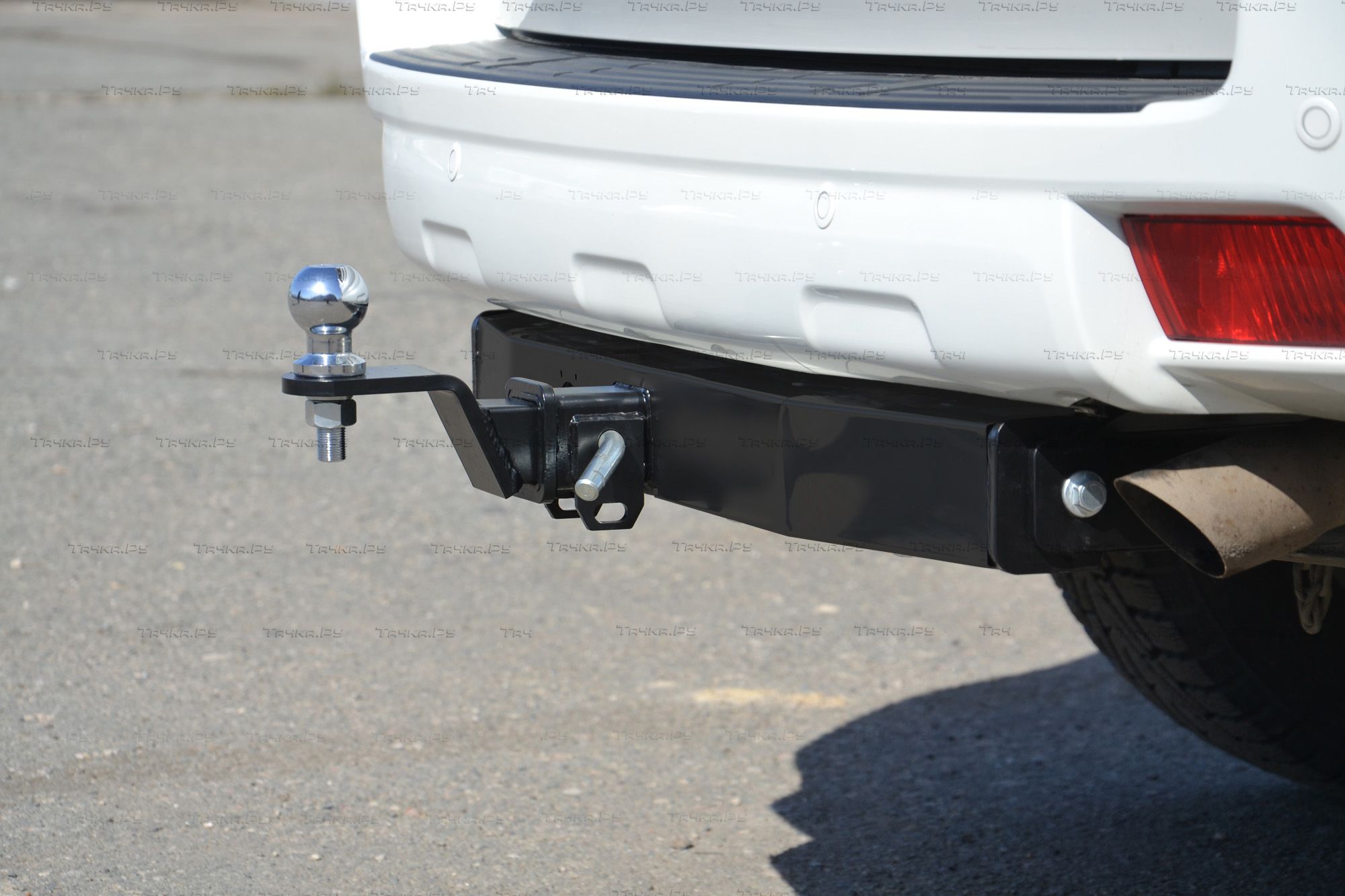 Фаркоп PT Group с окрашенной накладкой для Toyota Land Cruiser Prado 150 2009-2026. Американский квадрат. Артикул TPR-09-991103.22