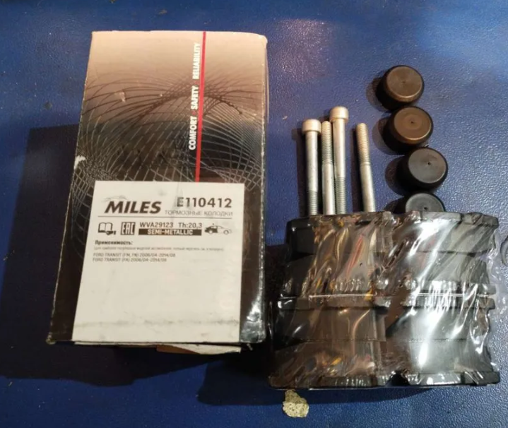 Тормозные колодки Miles (Semi-Metallic). Артикул E110412