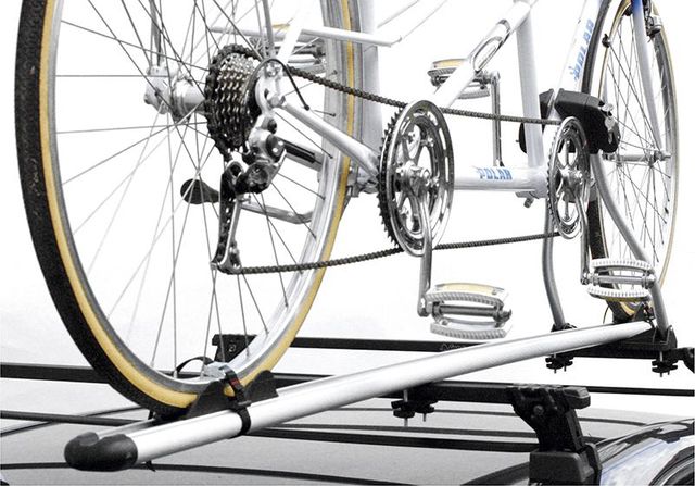 Автомобильный багажник Peruzzo Roma Tandem на крышу автомобиля для перевозки 1-го велосипеда. Артикул NPE00604