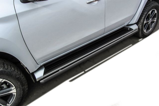 Защита штатных порогов Slitkoff труба d42 для Mitsubishi L200 V рестайлинг 2018-2026 Серебристые. Артикул ML18-009S