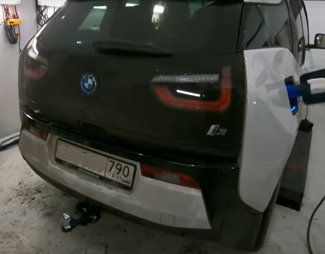 Фаркоп Bizon для BMW i3 2013-2026. Легкосъемный шар под квадрат 30x30 мм. Артикул FA 0280-E