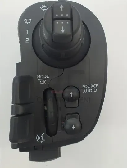 ПЕРЕКЛЮЧАТЕЛЬ ПОДРУЛЕВОЙ (Quattro Freni). Артикул QF12N00024