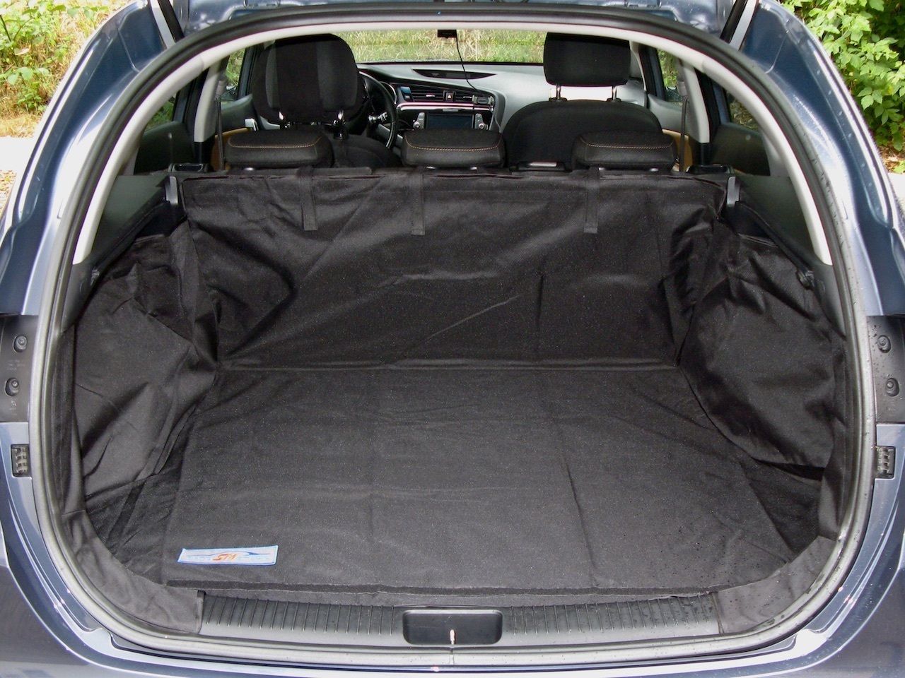 Защитный чехол AUTOSMSTUDIO "Standart" в багажник автомобиля для Kia Ceed II универсал 2012-2018, черный. Артикул TP-K1SWIII-STD-BL