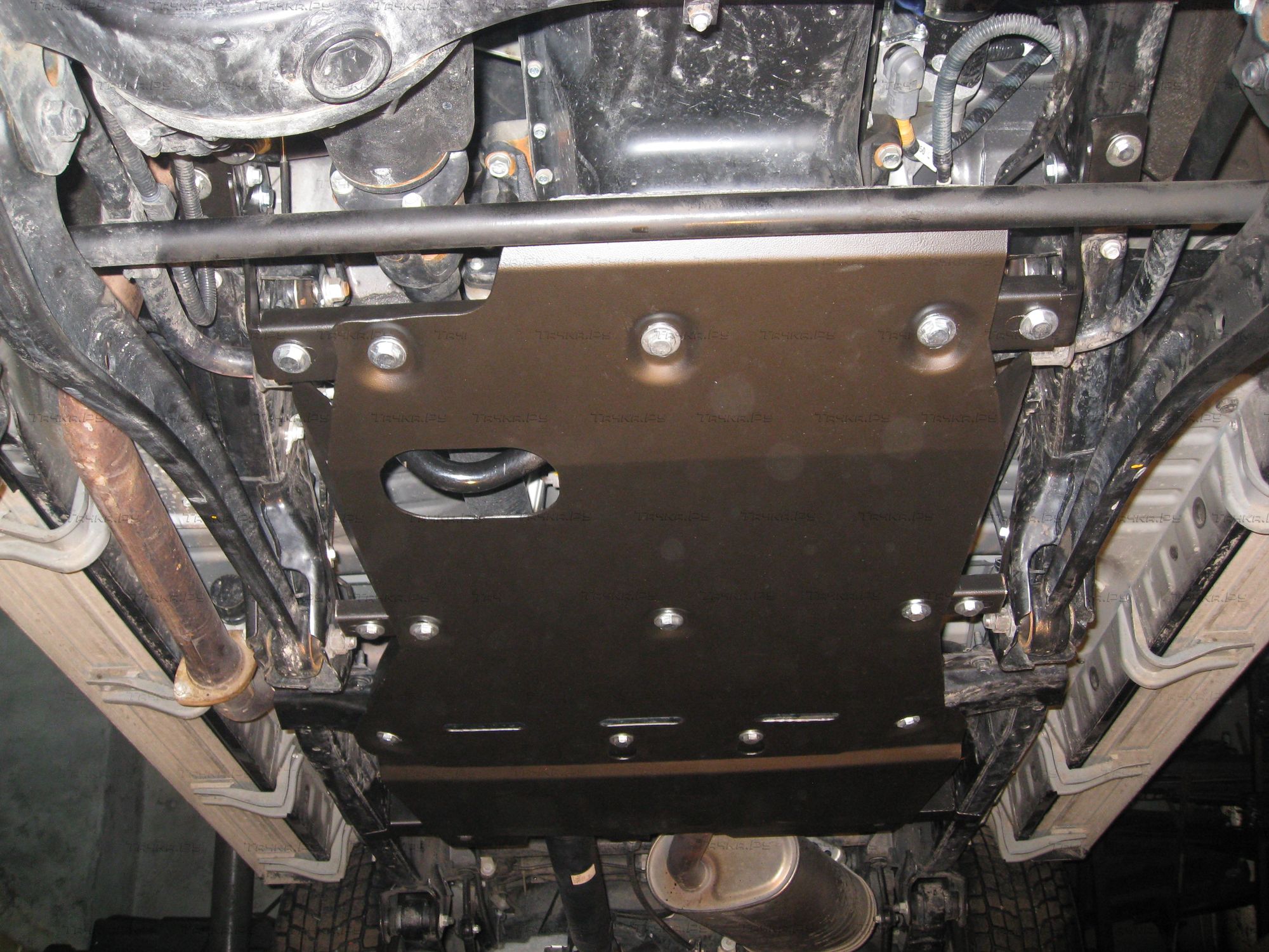 Land cruiser защита картера. защита раздатки toyota land cruiser. защита картера 570 лексус.