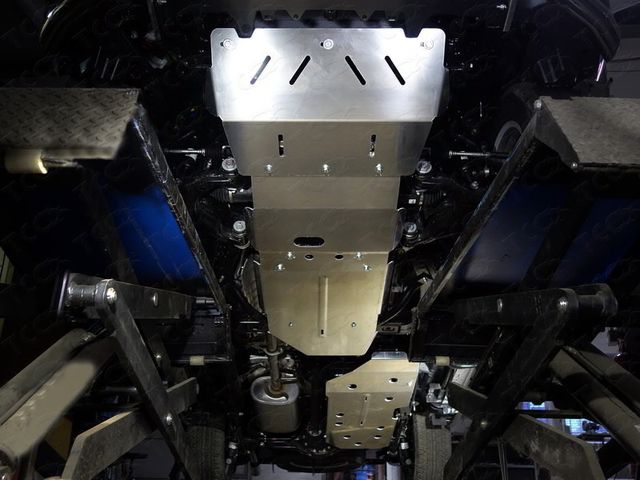 Защита алюминиевая ТСС (4 мм) для картера, переднего дифференциала, КПП, бака Lexus GX 460 2009-2023. Артикул ZKTCC00219K